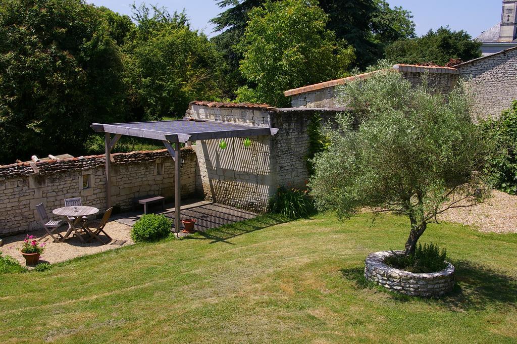 Villa L'Olivier Monts-sur-Guesnes Exterior foto