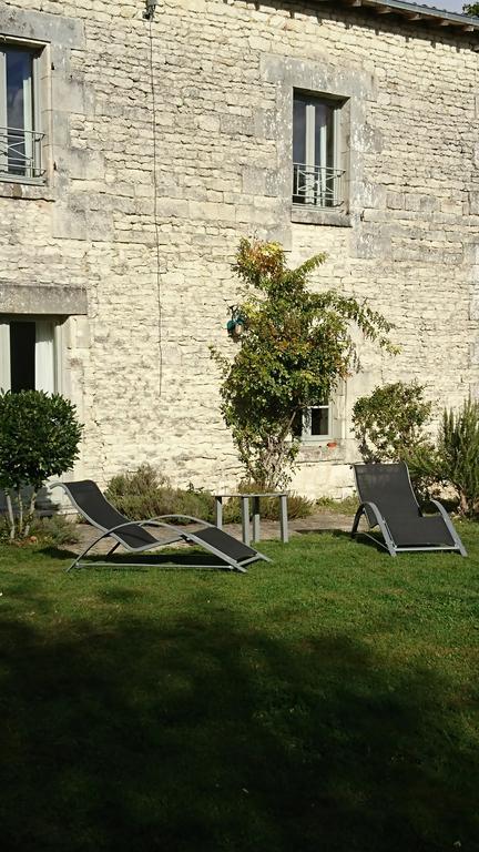 Villa L'Olivier Monts-sur-Guesnes Exterior foto