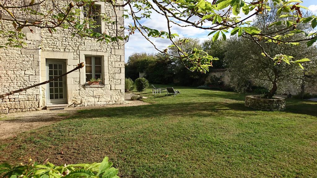 Villa L'Olivier Monts-sur-Guesnes Exterior foto