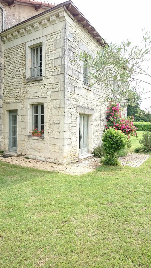 Villa L'Olivier Monts-sur-Guesnes Exterior foto