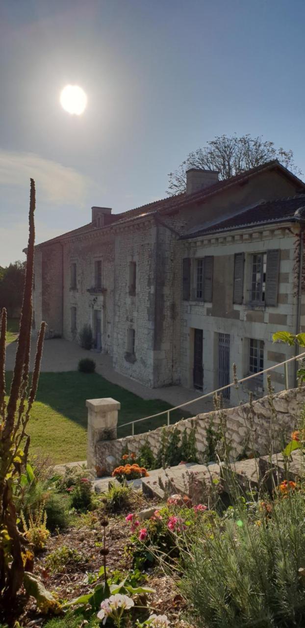 Villa L'Olivier Monts-sur-Guesnes Exterior foto