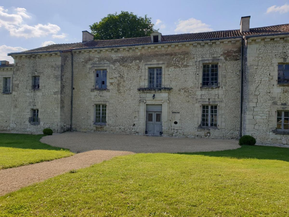 Villa L'Olivier Monts-sur-Guesnes Exterior foto